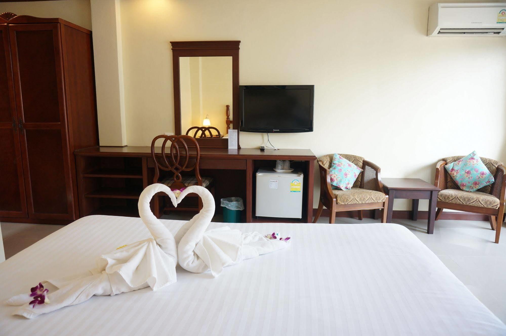 Pranang Flora House Hotel Ao Nang Exterior photo